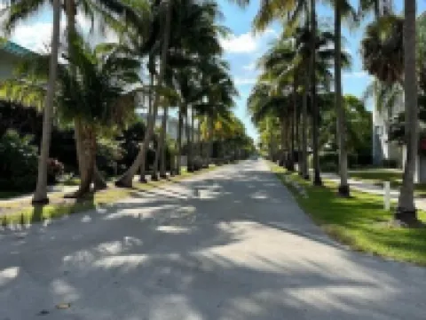 Key Biscayne 2 bedrooms sleeps 4 walk 2 beach shops Hoteles en Key Biscayne