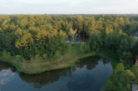 The Lakefront Deckhouse- perfect place for relaxing with nature and family