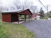 Comfy Creekside Getaway in Eagle Rock, VA on Craig Creek, near the James River Hotels in Botetourt County