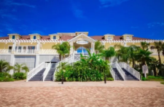 Top Floor Condo with Gulf and Bay Views, Gorgeous Sunsets, Walk to Beach!
