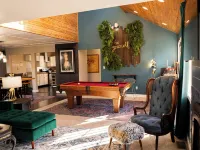 4-Bedroom Home - 2 King Beds, Summer Pool, Pool Table, Air Hockey + More Hotels in Cape Girardeau Township