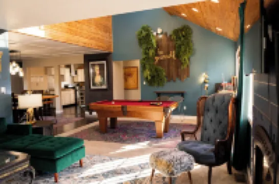 4-Bedroom Home - 2 King Beds, Summer Pool, Pool Table, Air Hockey + More