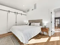 Lux Couples Retreat: Hot Tub & Sleep Number Bed Hotels in Johnson