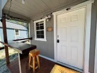 Casita 2, Tiny Home in Wood Area, 1 Mile From Glacier Entrance- 2 Guests - Feriehus