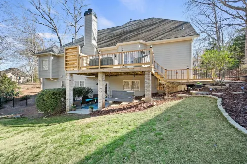 Excellent Roswell Location! Quiet Basement Apartment in Private Setting!