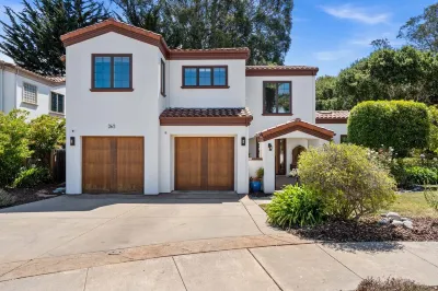 Luxury Santa Cruz Villa: Beachside Paradise with New Hot Tub & Fast Wi-Fi