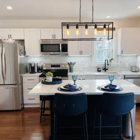 Brand new! Lovely apartment-Vineyard Haven
