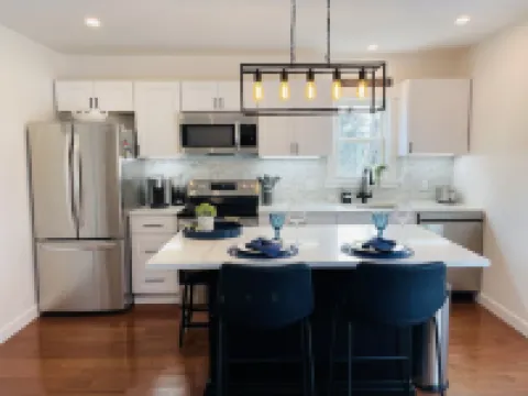 Brand new! Lovely apartment-Vineyard Haven