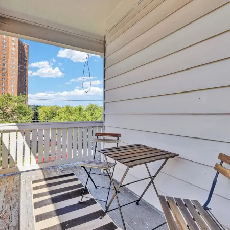Fun, Style & Comfort Eastside Downtown 4 Bedroom Townhome Near Attractions