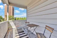 Fun, Style & Comfort Eastside Downtown 4 Bedroom Townhome Near Attractions