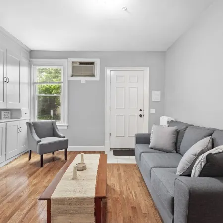 Prime Location!WALK TO WATER & HISTORIC DISTRICT!PRIVATE Large first floor apt! Отели рядом с достопримечательностью «Музей Пибоди в Эссексе»