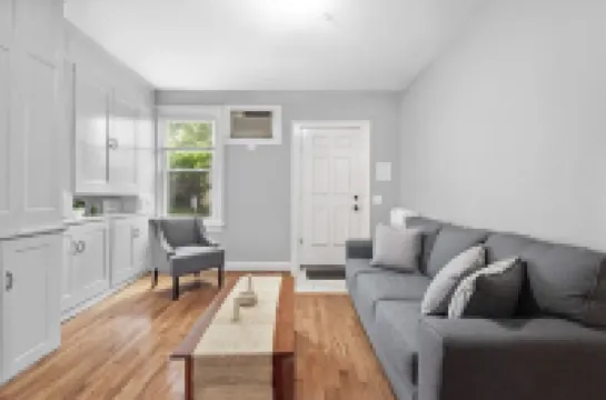 Prime Location!WALK TO WATER & HISTORIC DISTRICT!PRIVATE Large first floor apt!