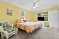 Newly renovated cottage 5 minute drive to several beaches. Great location! Hotels near Old Mountain Field