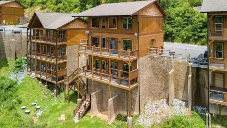 Smoky Mountain Cabin with Views, Great Location, Theater, Game Room, Hot Tub