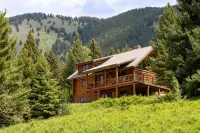 Tom's Big Sky Cabin - Close to the Gallatin River, hiking, and Yellowstone!