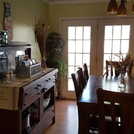 Full House Just Steps Away from Missouri River, Katy Trail, Shopping & More!
