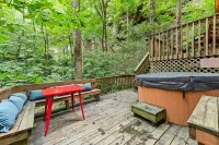 Secluded Red River Gorge Pet-Friendly Cabin on 6 Acres