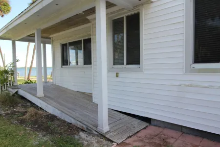 Old Florida Charm, House on the Indian River Lagoon with 250 ft Dock New Listing Отели в г. Сейнт Луси