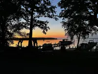 Loons Lodge Cabin at Castles Resort is right on the Mille Lacs Lake !
