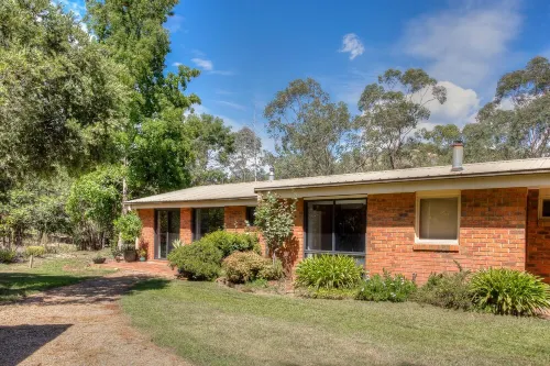 River front retreat in a quiet court only walking distance from cafes and Pub