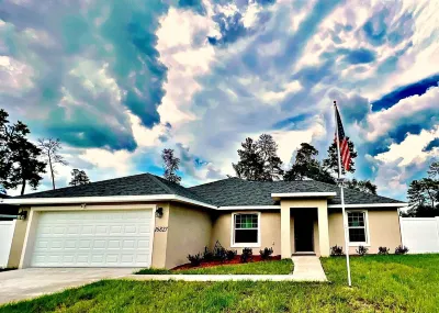Family Oasis w/ Screened Patio & Large Master Suite, Fast Wifi Hotels near Spruce Creek Preserve Guard