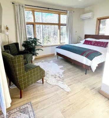 Mountain Modern Home on Lake Everest!  Only 3 miles to Whiteface! Wilmington Notch Campground 주변 호텔