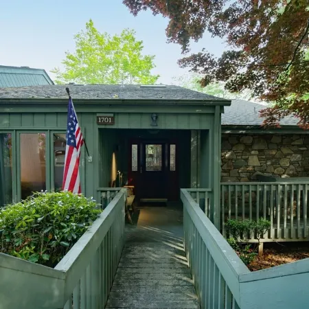 Mountain Condo on Lake Lure with Resort AmenitiesLake Lure Opening May 1, 2026