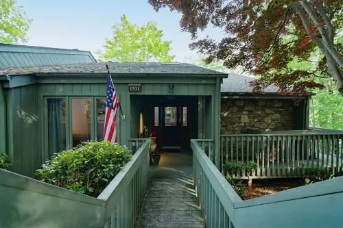 Mountain condo on Lake Lure with resort amenities