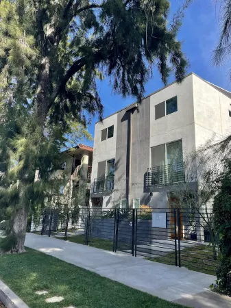 Close to Universal Studios Family friendly Townhouse!