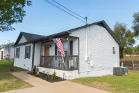 Charming 3-bedroom house in Pleasant Oak Grove with AC, WiFi