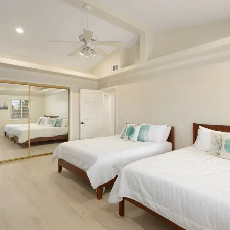 Remodeled Modern Home w/Hot Tub. 10 mins. To Beach