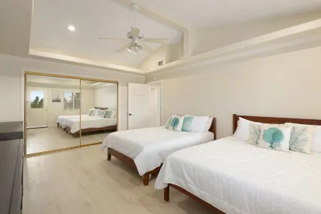 Remodeled Modern Home w/Hot Tub. 10 mins. To Beach