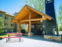 Remodeled Condo with Breathtaking Mountain Views!