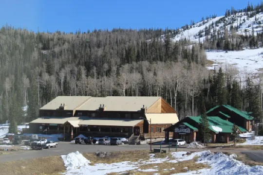 FRONT AND CENTER for 8! PANORAMIC VIEWS! Wall of windows facing slopes! GARAGE!