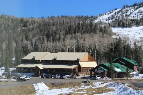 FRONT AND CENTER for 8! PANORAMIC VIEWS! Wall of windows facing slopes! GARAGE!