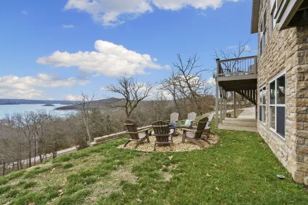 Lovely Lake Home with Stunning Views-Your perfect Table Rock Lake Getaway Awaits