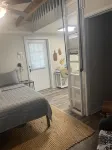 Cozy efficiency ONE large room ONE QUEEN bed apartment with kitchenette no oven.