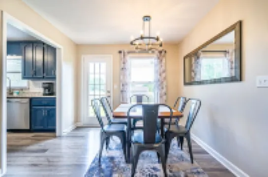 NEW! Fully stocked luxury home 5 min to I-65/I-72.