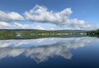 2nd story lake view, private deck- close to Scranton, Honesdale & Elk Mountain!