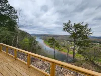 RIVER VIEW Cliff Dome Glamping @ White River, minutes to fishing, hikes!