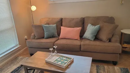 Pensacola House 3br/2ba Eaton Place. Ping Pong Table. Pet-Friendly fenced yard