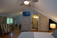 Quiet coastal retreat, minutes from Ocean City, MD, full kitchen.