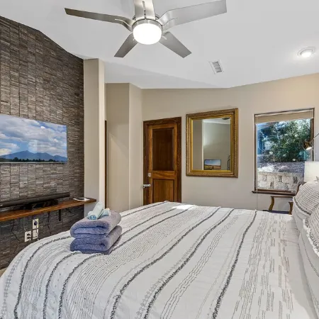 Slippery Rock Vacation Home - sleeps 9