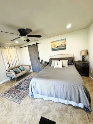 Charming waterfront retreat on PK, boat slip included, & beach swimming area