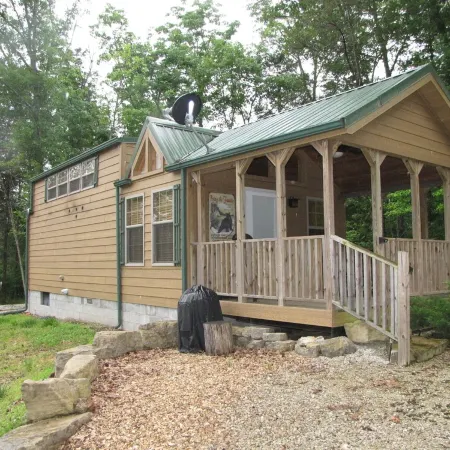 TLC-Tiny Cabin with loft located in park like setting. Отели в г. Шелл Ноб