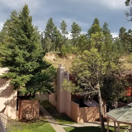 Resort Condo/Relax/ enjoy the outdoors/mountains. Easy access in Winter/ Ruidoso