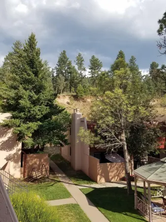 Resort Condo/Relax/ enjoy the outdoors/mountains. Easy access in Winter/ Ruidoso Отели рядом с достопримечательностью «Moon Mountain»