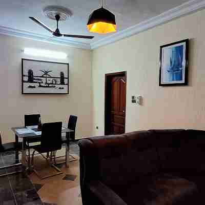 Deluxe Queen Size Bed & Saloon Rooms