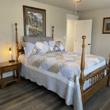 Remodeled country home w/firepit, super close to great hiking trails