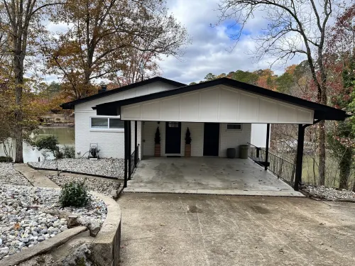 *New 3BR/2BA* ~ 200 ft Lake Frontage ~ Lakehaven